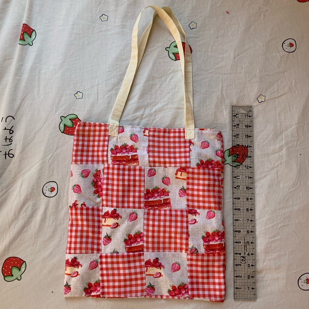 Handmade patchwork quilted tote bag 14.5 x 15.5 with two interior pockets